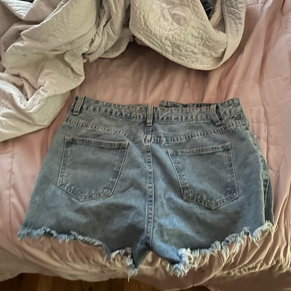 Shein jean shorts with stars/ s: 6 (M) - Picture 2 of 2